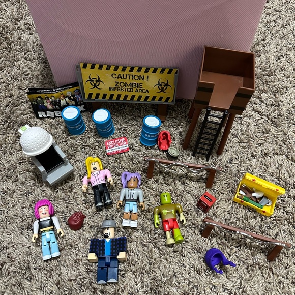 ROBLOX Zombie Toy Set - Picture 1 of 9